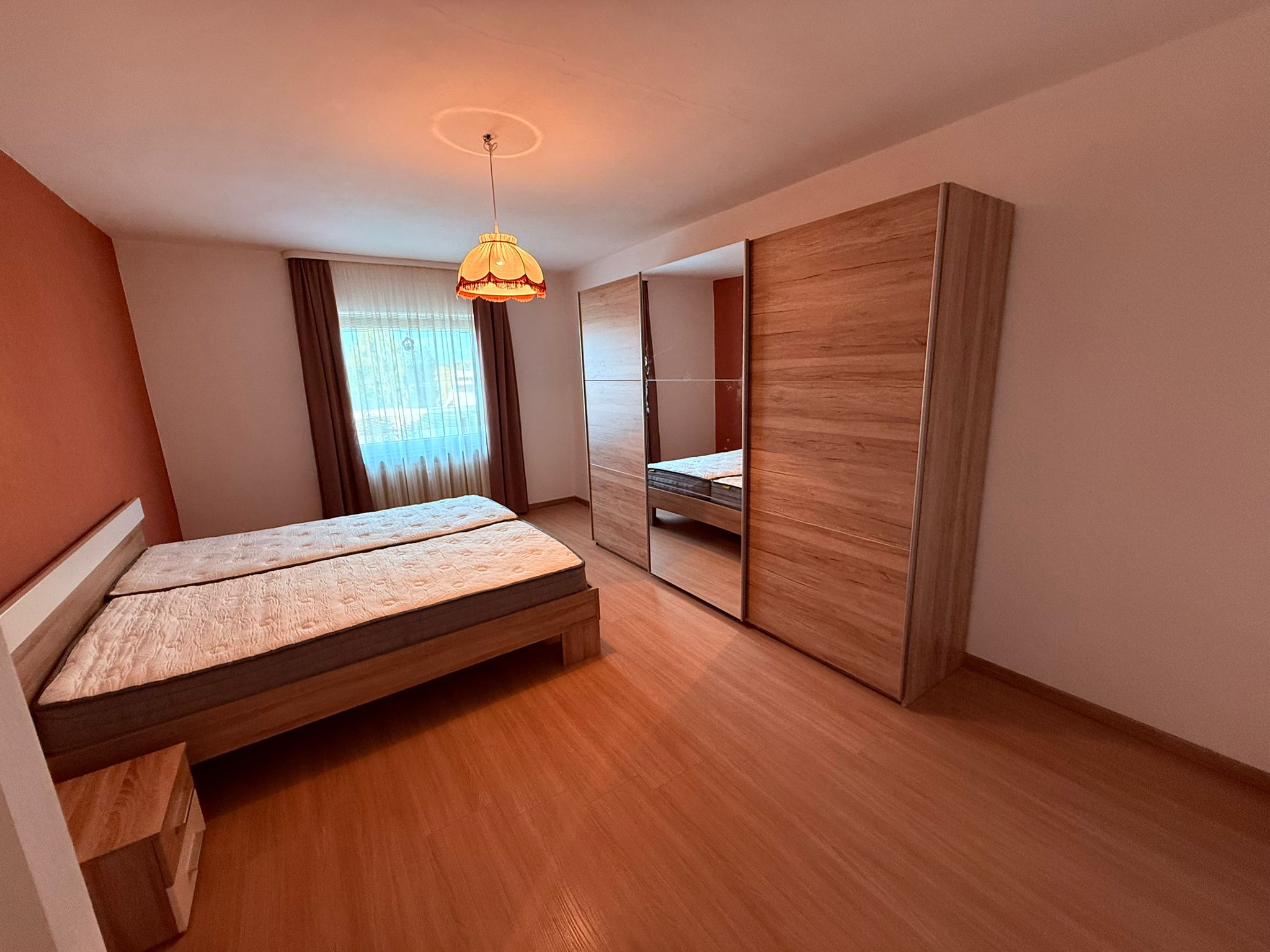 Möbelmontage Schlafzimmer – Schrank, Bett und Nachttisch aufgebaut